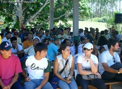 Dia de Campo da Pecuária Leiteira: Palestras no campo para pecuaristas e técnicos da área