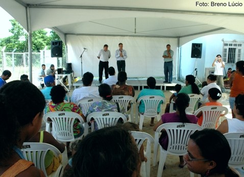 Prefeitura entrega cestas básicas a comunidade de catadores no defeso do caranguejo