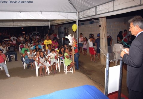 40 casas foram entregues oficialmente no bairro Nova Conquista na noite de ontem (22)