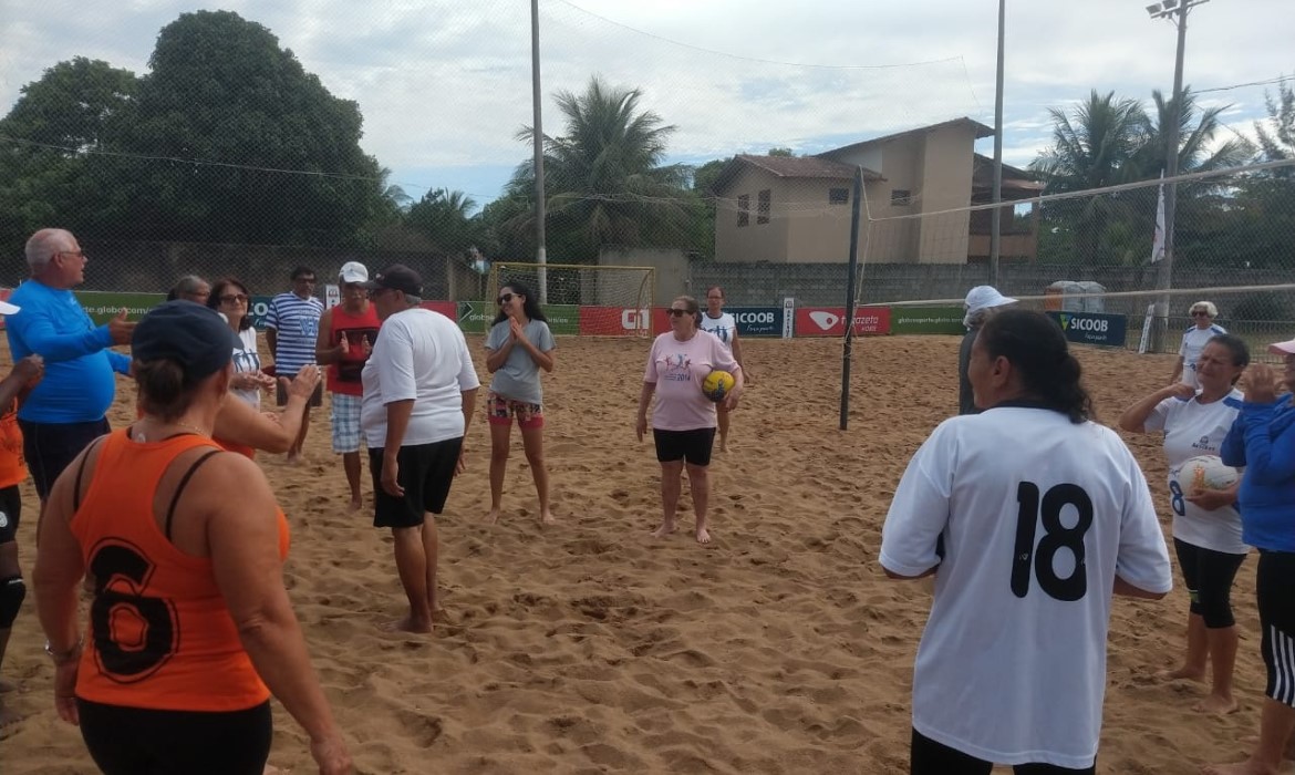 Vôlei adaptado anima Arena Esportiva da Barra do Sahy 