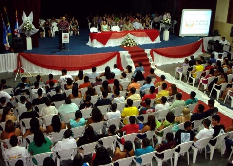 Mais de 500 pessoas lotaram o Teatro Municipal, na formatura das turmas do Proeja 2009