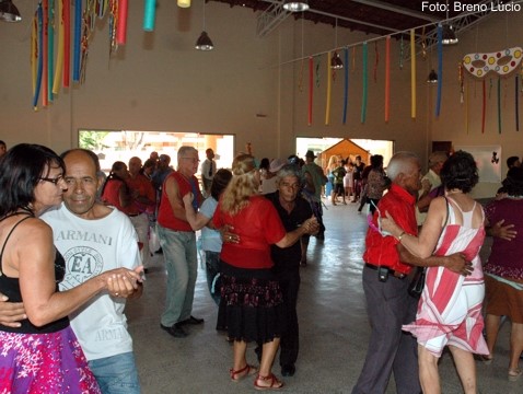  Prefeitura realiza baile de carnaval para terceira idade