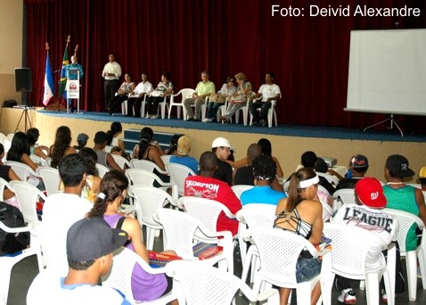 Jovens vão ao teatro participar de Fórum Intermunicipal de Hip-hop em Aracruz