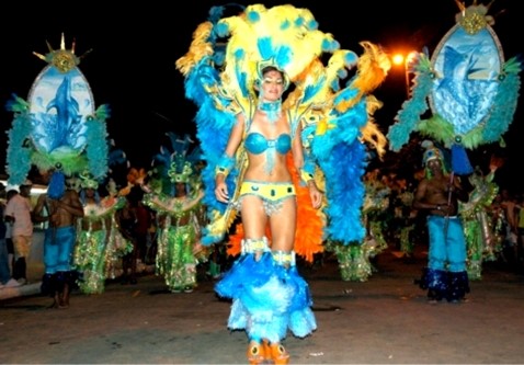 Escola de samba "Império Colorido da Barra" canta o amor e as belezas do fundo do mar