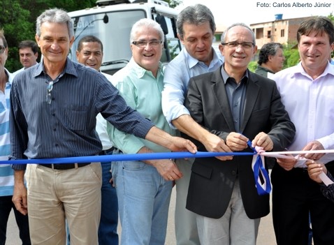 Governador do Estado e Prefeito de Aracruz inauguram asfalto que liga Santa Rosa a Fundão