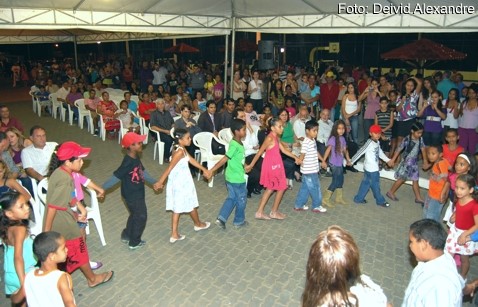 Novo Irajá lotado na noite de ontem para inauguração da nova Praça de Esportes