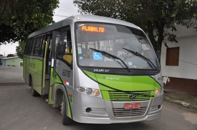 Portadores de necessidades especiais agora andam de graça nos ônibus municipais