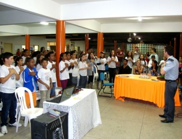 Mais de 100 alunos participam da solenidade de formatura do Proerd em Guaraná