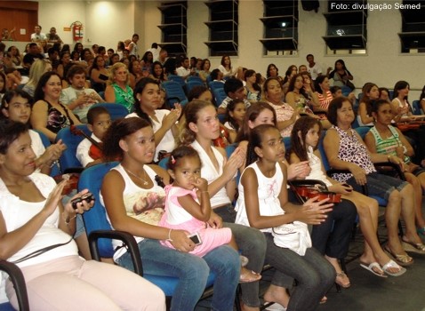 Auditório da escola 'Placidino Passos' vira palco de Recital de Violino e Teclado