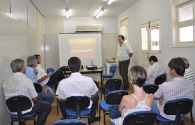 Reunião discute políticas públicas sobre controle ético de cães e gatos no Espírito Santo