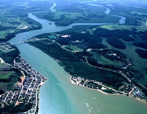 Consciência ambiental na I Descida Ecológica para limpeza dos rios Piraquê-açu e Piraquê-mirim