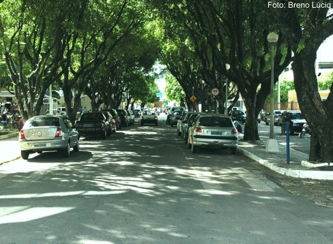 Estacionamento no centro da cidade será extinto em um lado da Rua Padre Luiz Parenzi