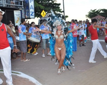 Deu samba neste final de semana na praia de Barra do Sahy