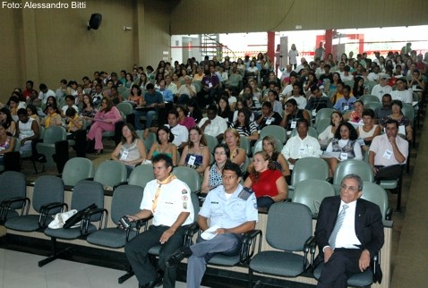 Câmara de Vereadores lotada no Primeiro Seminário de Políticas Sobre Drogas de Aracruz