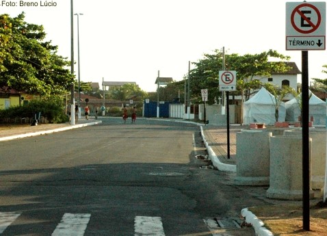 Trânsito aliviado na Beira-mar em Barra do Sahy: agora, estacionamento só do lado do calçadão