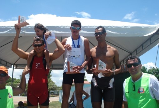 Prova de Triathlon em Barra do Sahy é dominada por atletas aracruzenses