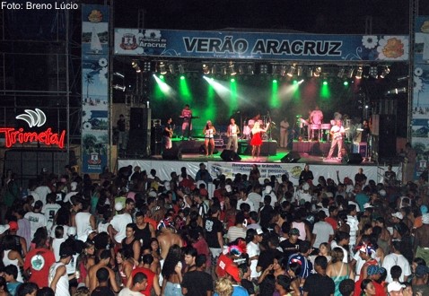 Banda baiana Trimetal agita mais de oito mil foliões no Carnaval 2010 de Aracruz em Barra do Sahy