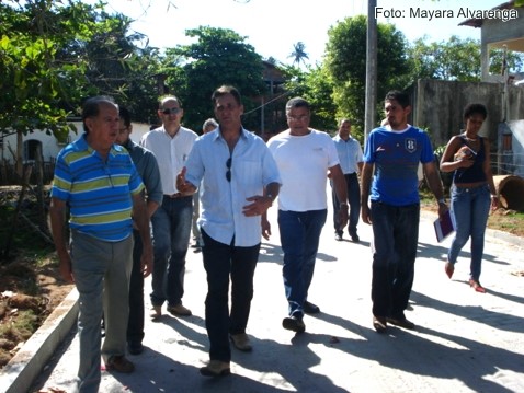 Prefeito visita andamento de obras em Praia dos Padres no litoral de Aracruz 